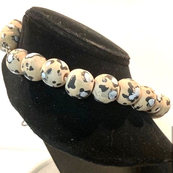 Snow Leopard Snow Cat Animal Print Wood Bead Choker Necklace 16 inches Long - Picture 5 of 7